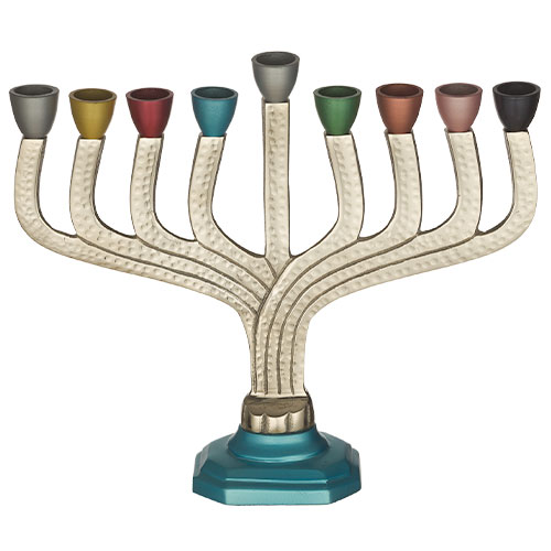 חנוכייה אלגנטית מאלומיניות עם קנים צבעוניים 26 ס"מ  ארט יודאיקה 1 יחידה